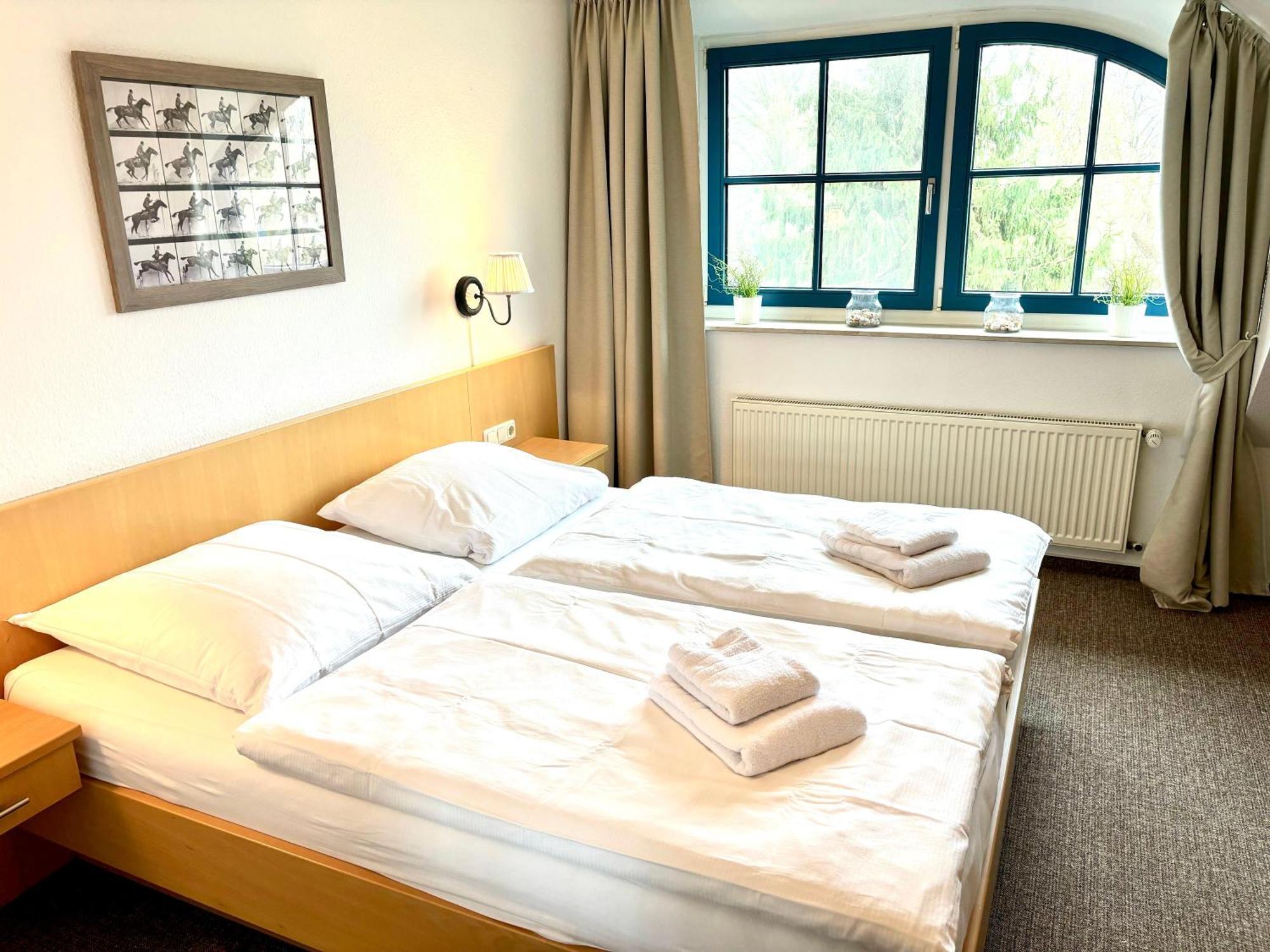 Komfortables Reetdachferienhaus Hasel 1 Puddemin Extérieur photo