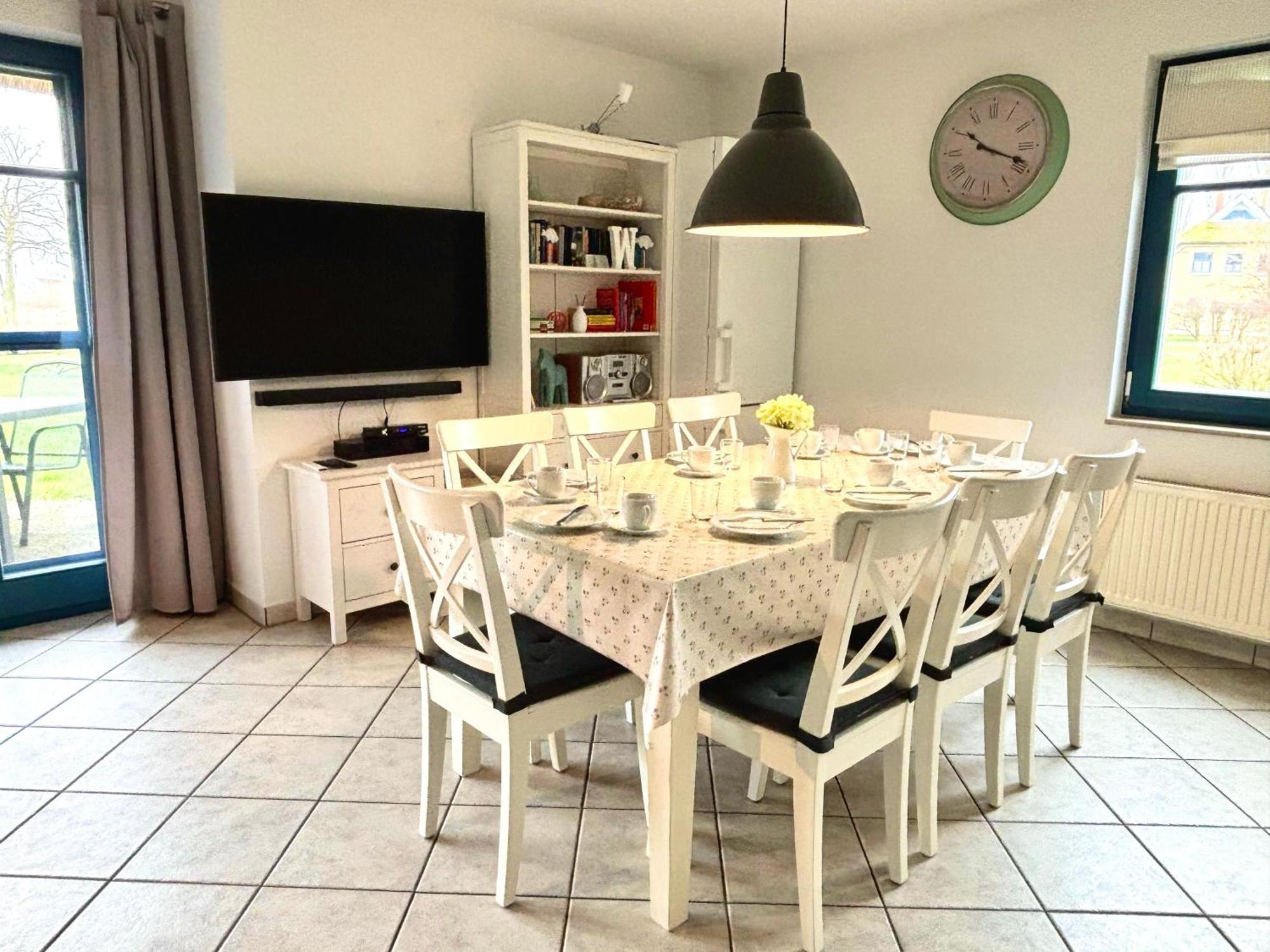 Komfortables Reetdachferienhaus Hasel 1 Puddemin Extérieur photo